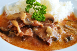 Šunka u umaku od gljiva