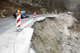 Pokrenuto klizište na putu Karanovac - Kneževo
