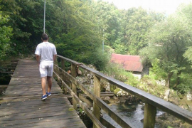 Reklamiraju slapove Krupe kao nezaobilazno izletište, a mostići truli