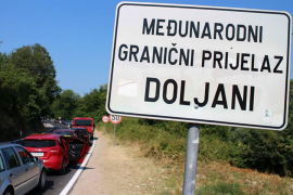 Kilometarske kolone na prelazima Doljani i Brod