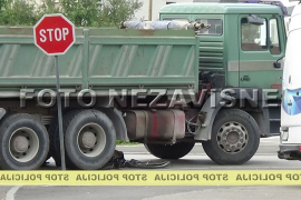 Tragedija u Sanskom Mostu: Kamion pregazio ženu (FOTO)