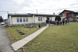 Fizičko u učionici, a časovi uz pucketanje drva