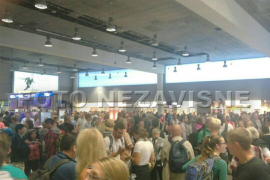 Frankfurt: Bomba nije pronađena, ali privedena žena na rukama i ...