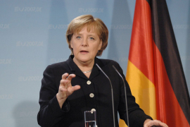 Velt: U toku 'puč' protiv Angele Merkel
