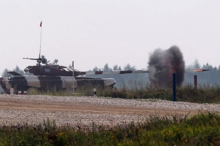 Spektakl u Moskvi: Kako izgleda kada se ratne mašine suoče u tenkovskom biatlonu (FOTO,VIDEO)
