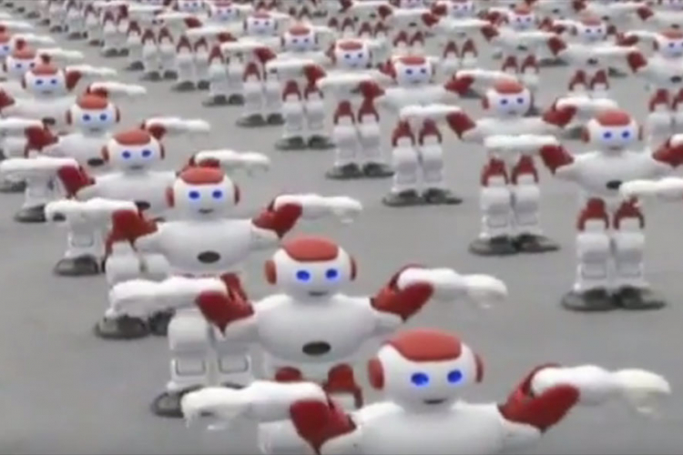 Ples 1.000 robota za Ginisovu knjigu rekorda (VIDEO)