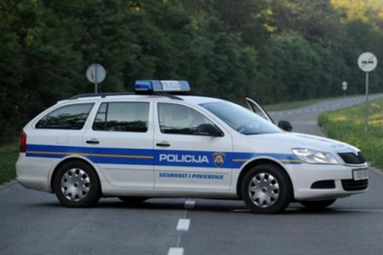Zagreb: Dvoje poginulo u sudaru traktora i dva automobila