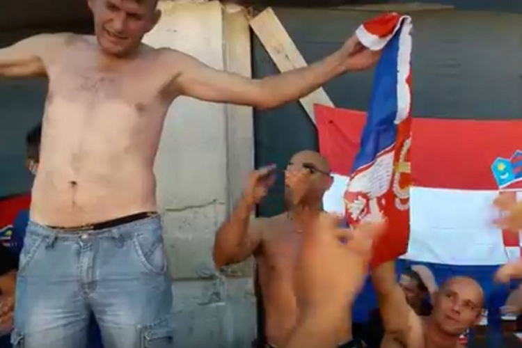 Protestna nota zbog paljenja srpske zastave u Kninu