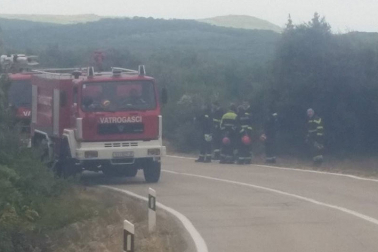 Gromovi i munje izazvali požare duž hrvatskog primorja