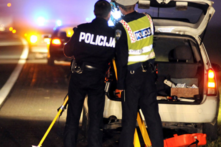 Traktorom preticao "BMW" pa ubio dvije osobe