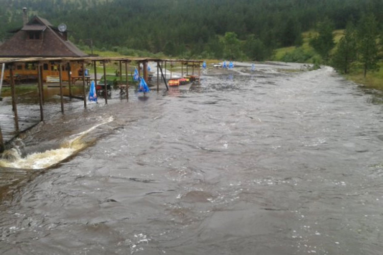 Nevrijeme na Zlatiboru, evakuisane dvije osobe