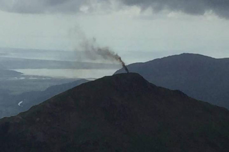 "Kraljevski" helikopter sletio na planinski vrh i izgorio
