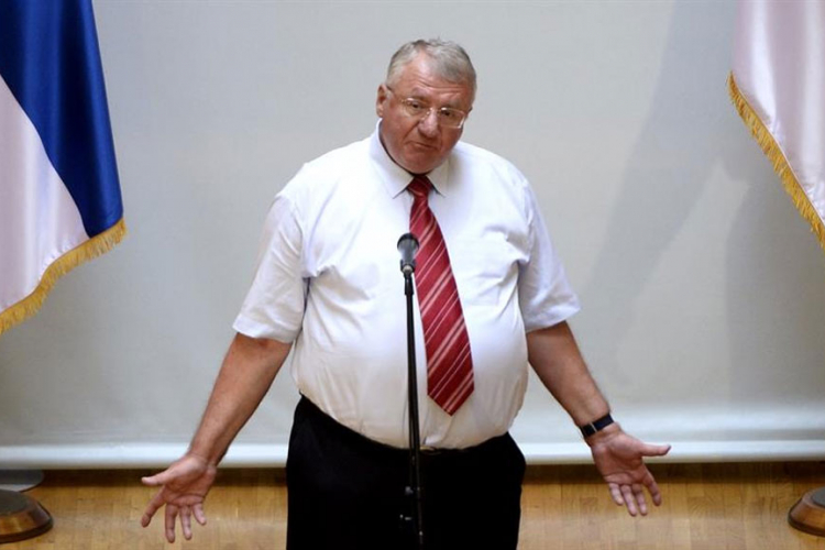 Šešelj najavio povlačenje kandidature ako se procesuira Nikolić