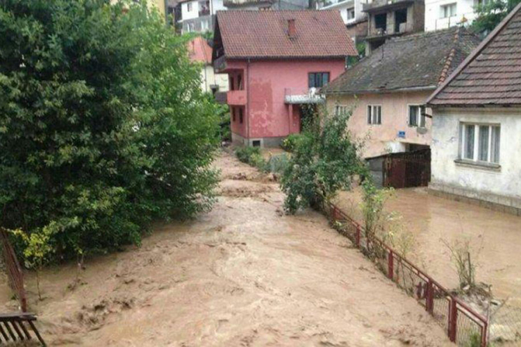 Nevrijeme na području Zvornika i Maglaja, stradali putevi i usjevi