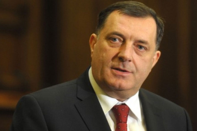 Dodik: Neprihvatljivo uplitanje američke ambasade u odluku o referendumu