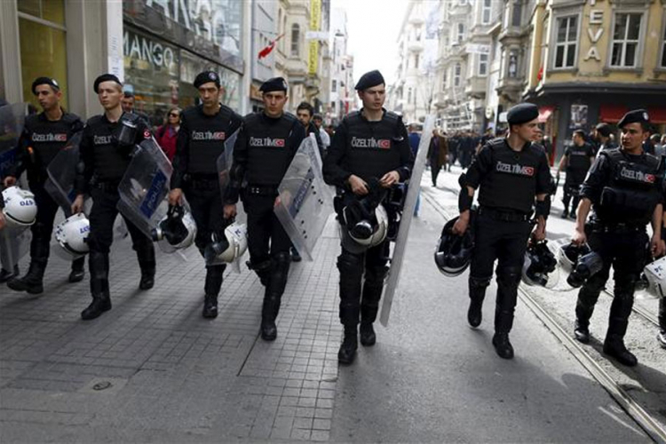 Istanbul: Policija pretresa sudove