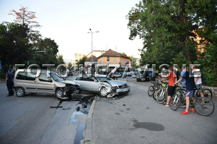 Banjaluka: Teška saobraćajna nesreća kod pekare "Dan i noć" (FOTO)