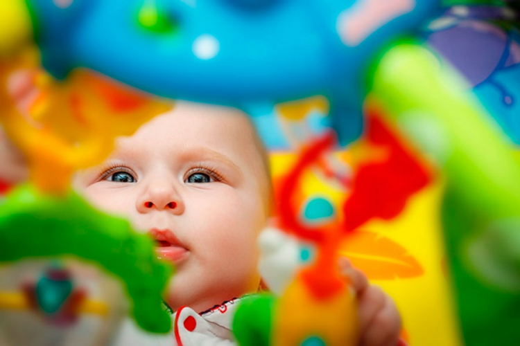 Zašto su muzičke vrteške važne za razvoj bebe?