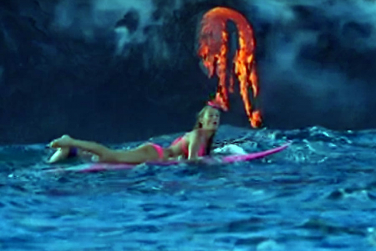 Ženski Indijana Džons: Djevojka surfuje tokom erupcije (VIDEO)