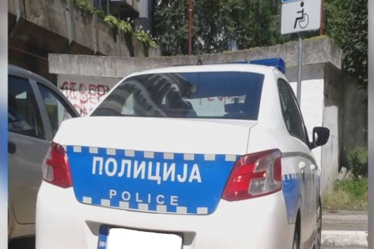 Policajac kažnjen zbog nepropisnog parkiranja