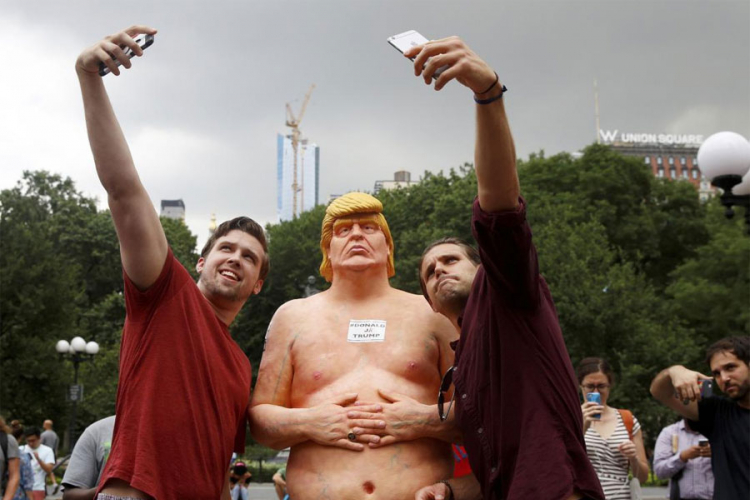 Statue golog Trampa postavljene širom SAD (FOTO)