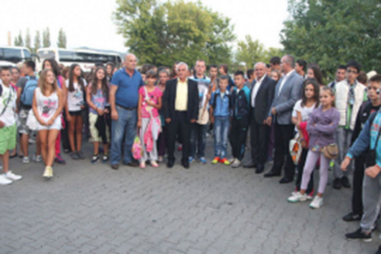 Oko 500 mališana sa KiM stiglo u Srpsku