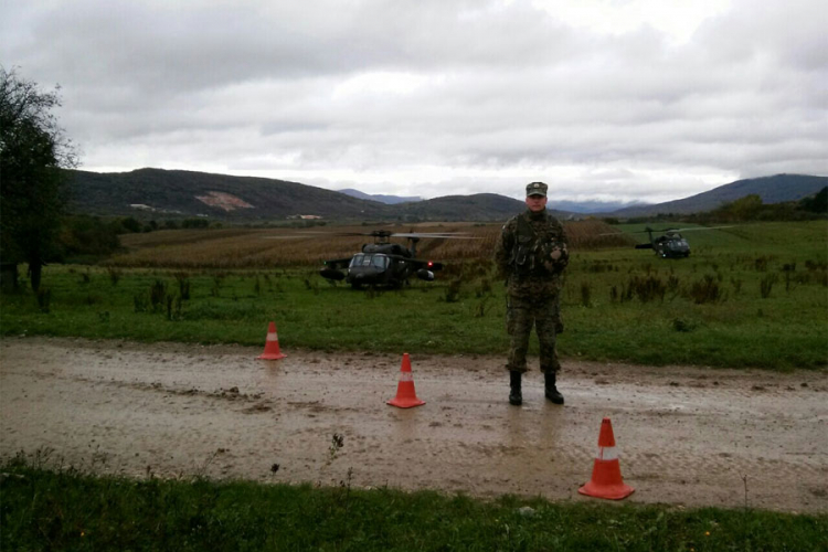 Metalac koji je kožnu jaknu i gitaru zamijenio uniformom (FOTO, VIDEO)