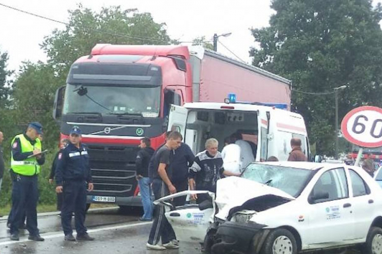 U stravičnoj nesreći kod Srpca poginuo radnik “Vodovoda”, više povrijeđenih