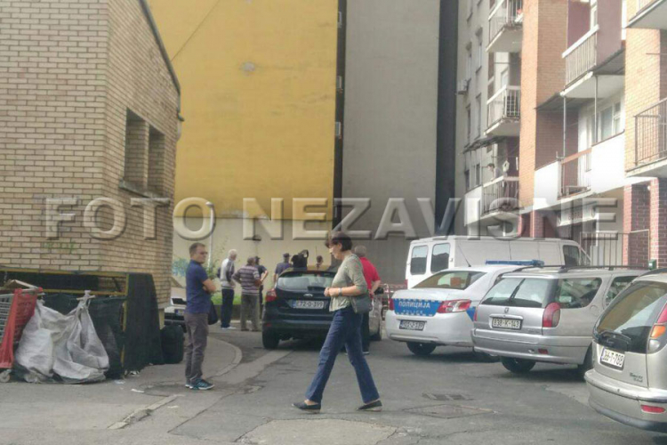 Samoubistvo u centru Banjaluke: Sa zgrade skočio u smrt (FOTO)