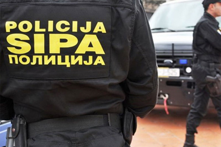 Banjalučanin glumeći policajca SIPA presreo ford i opljačkao vozača