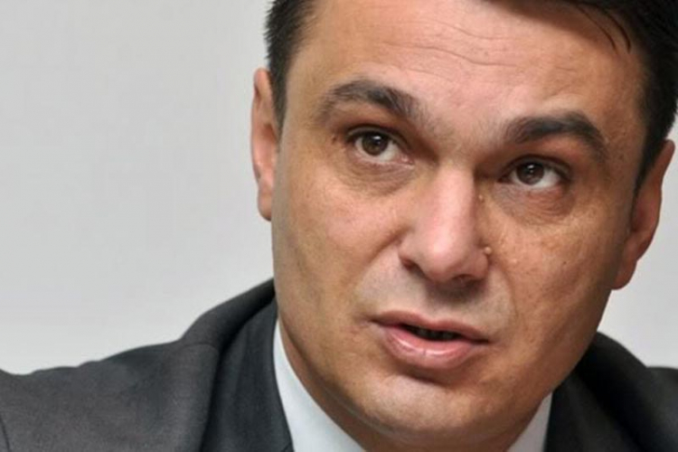 Ahmetović: Vučić je u Potočarima napao sam sebe