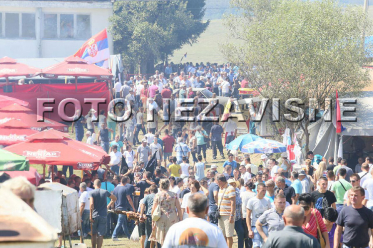 Masovna tuča na zboru na Manjači, demoliran šator