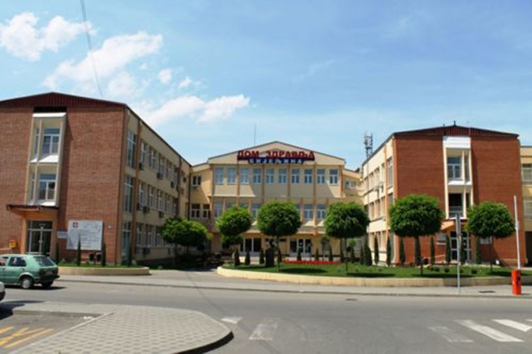 Dječak stabilno poslije nesreće na bazenu