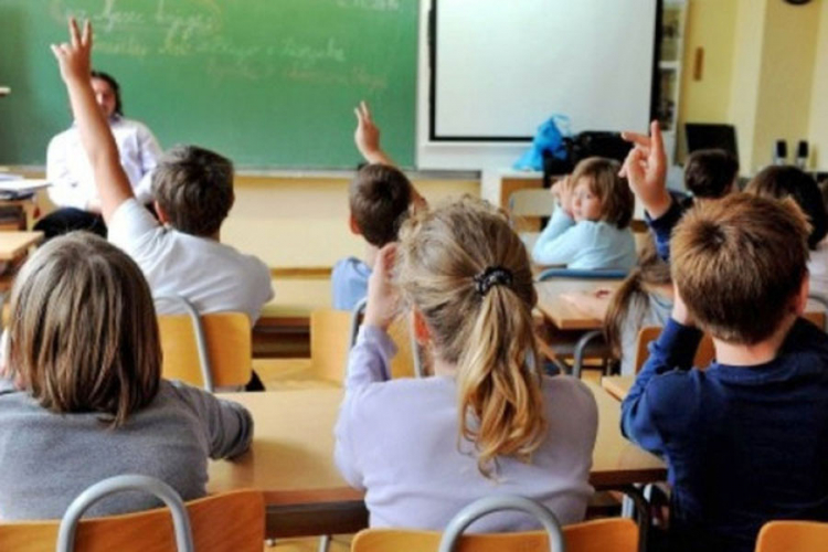 U klupe sjeda 134.781 učenik