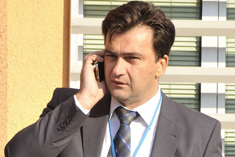 Čavka ukrao mobilni telefon optuženog?
