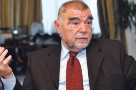 Mesić: Neozbiljno govoriti o špijunskoj aferi Srbije i Hrvatske