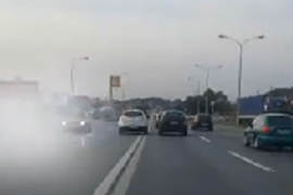 Ruski rulet u Banjaluci: Pretiče dva vozila preko duple pune linije ...