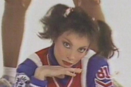 Pjevačica hita 'Hey Mickey' 'rastura' i sa 73 (VIDEO)