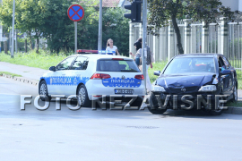 Udes kod zgrade Vlade RS u Banjaluci (FOTO)