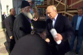 Putin ne ljubi sveštenike u ruke, oni ljube njega (VIDEO)