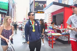 Izašao na ulicu i glumio da je osvojio medalju na Olimpijadi (VIDEO)