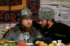 Kadirov na svečanosti u oklopu sa mačem i kopljem (VIDEO)