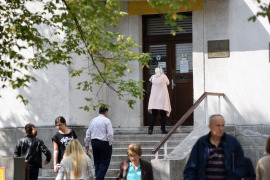 Banjaluka: Djeca i roditelji za bris grla i nosa čekaju satima