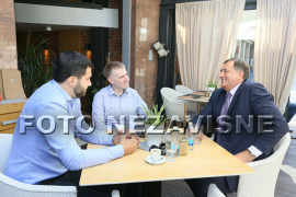 Dodik sa Lukšićem popio kafu u centru Banjaluke