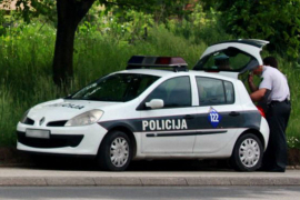 Ženu i bebu udario automobil dok su šetale