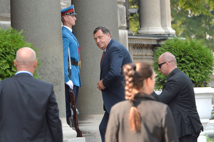 U Beogradu počeo sastanak Vučića i Nikolića sa političarima iz RS