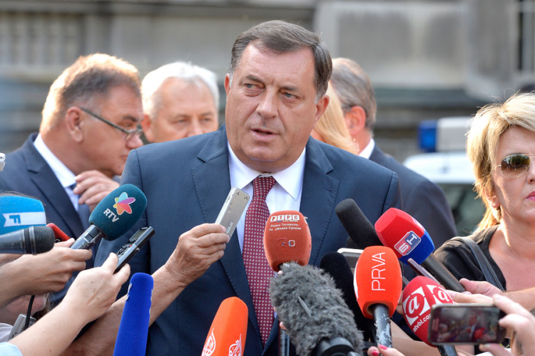 Dodik: Na Srpskoj je da ocijeni sve opasnosti i probleme u vezi sa referendumom