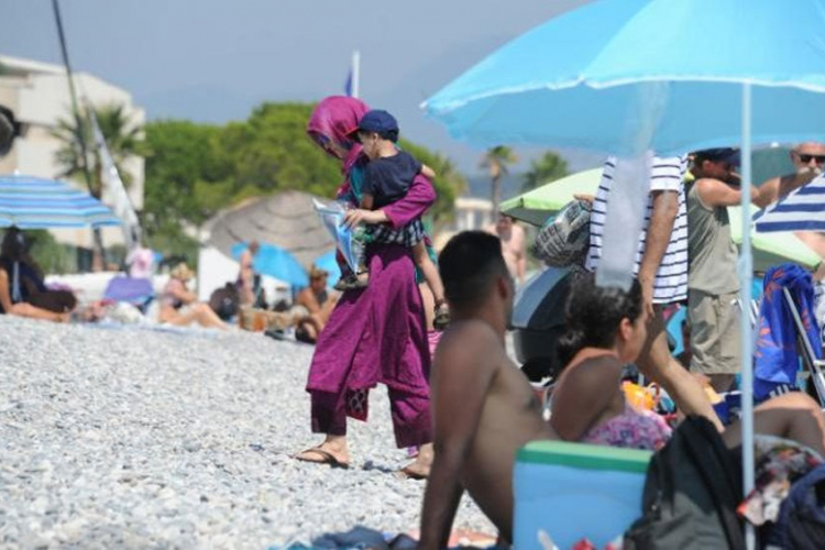 Većina Britanaca protiv burke i burkinija