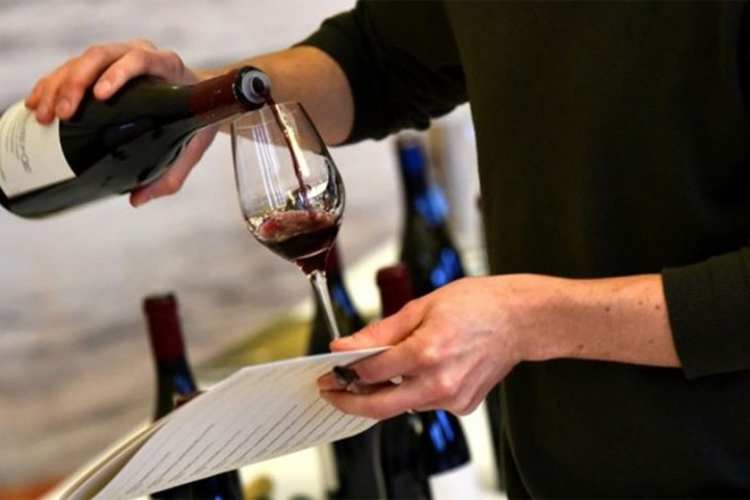 Na aukciji u Hongkongu prodato francusko vino iz 1846. godine