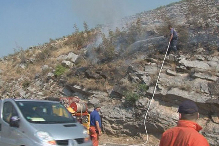 Trebinje: Bukti na sve strane, ali kuće odbranjene


